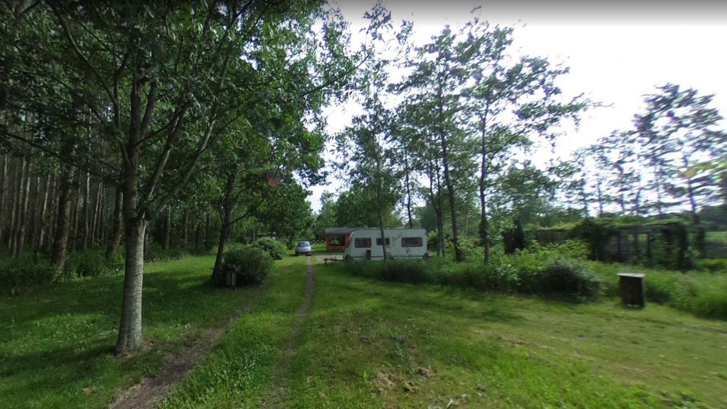 Een overzicht van een gedeelte van de spirituele camping van het Elohim Centre.